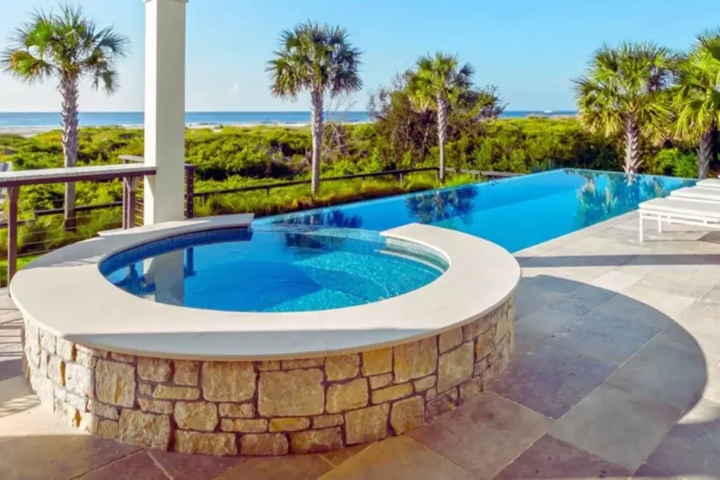 Infinity edge plunge pool