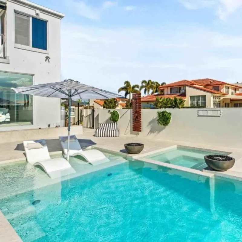 Luxury swimming pool with sun loungers and integrated spa in Coolangatta Gold Coast